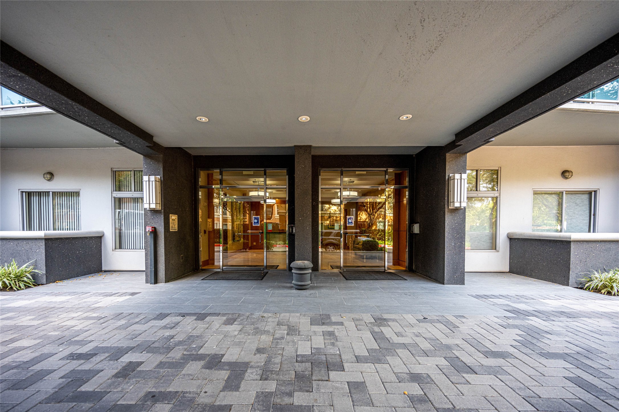 3388 Sage Road, Unit 502 Houston, TX 77056 - Photo 26 of 30 Exclusive main entrance