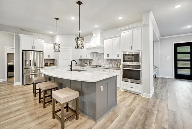 $715,000 | 4825 Beaver Creek Drive, Arlington, TX 76005