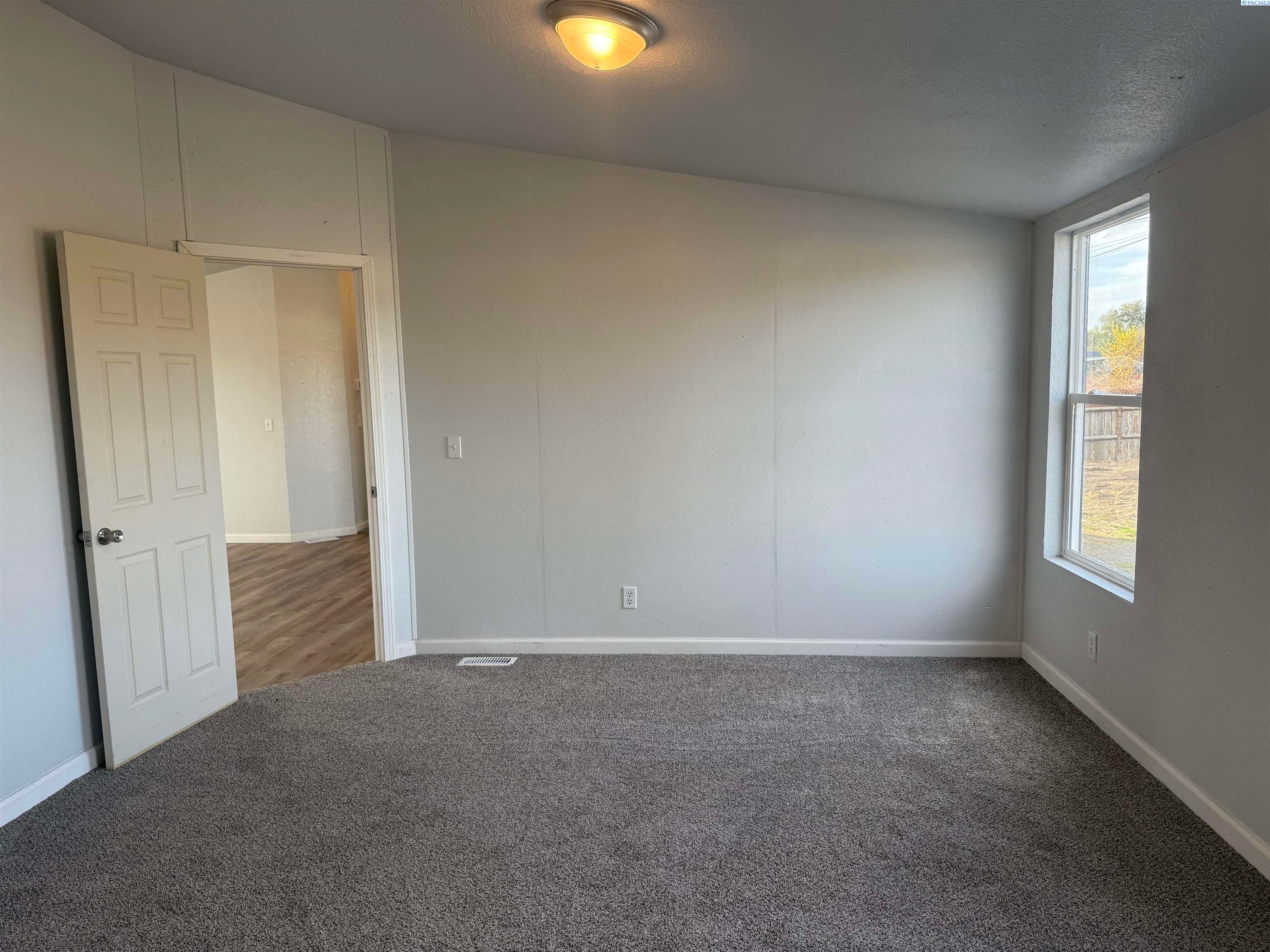 208401 East Cochran Road Kennewick, WA 99337 - Photo 11 of 27 Gallery Image 11