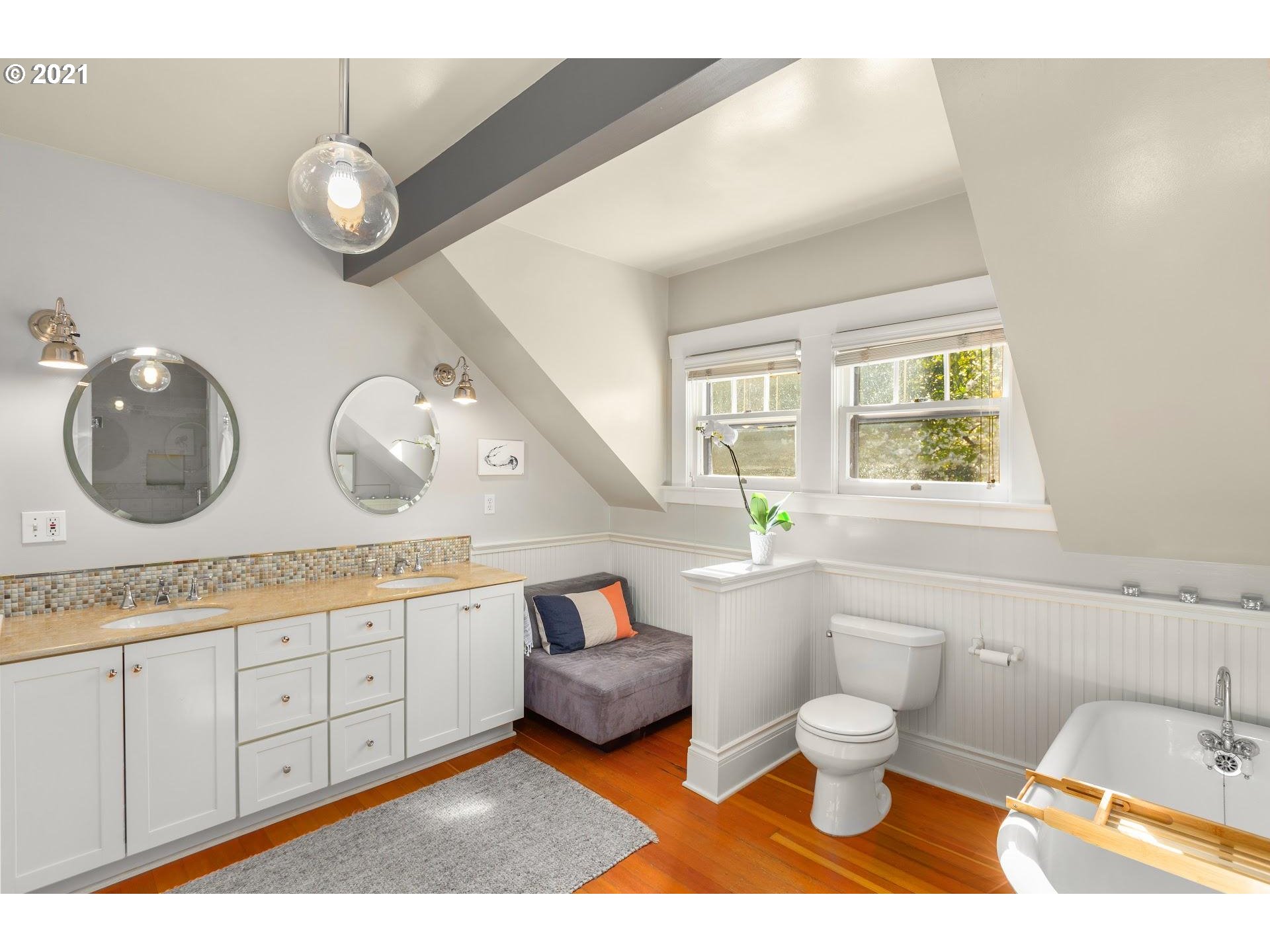 2636 Southwest Talbot Road Portland, OR 97201 - Photo 11 of 29
