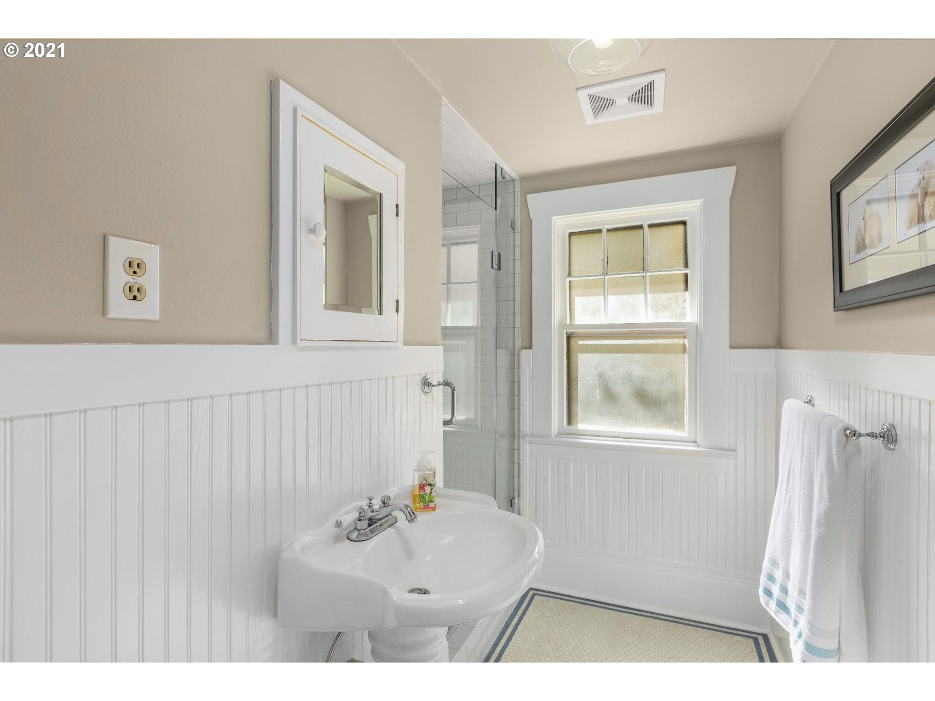 2636 Southwest Talbot Road Portland, OR 97201 - Photo 14 of 29