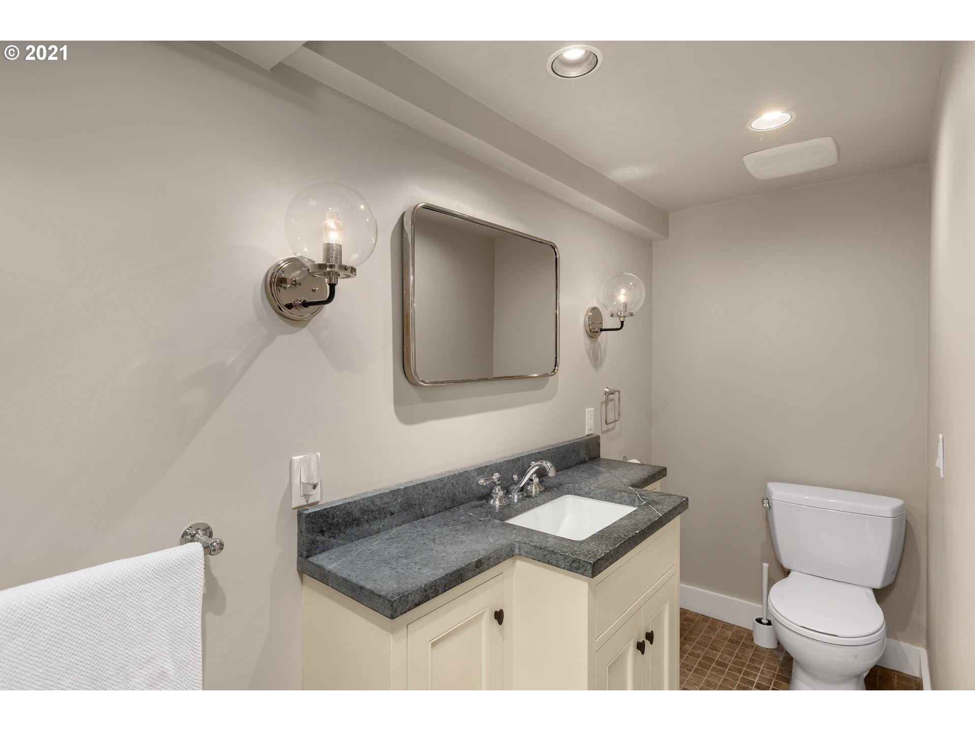 2636 Southwest Talbot Road Portland, OR 97201 - Photo 21 of 29