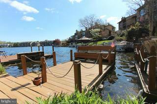 2022 Lakebreeze Way Reston, VA 20191 - Photo 2 of 25 a view of a balcony with chairs