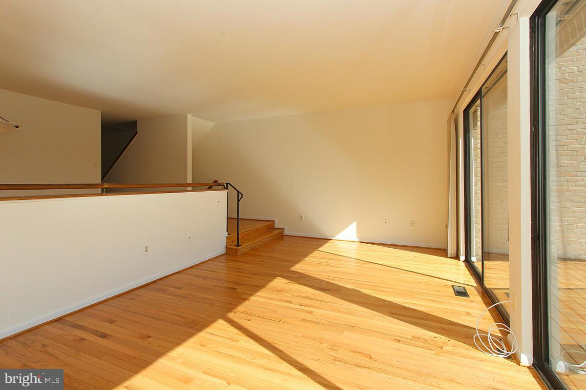 2022 Lakebreeze Way Reston, VA 20191 - Photo 11 of 25 a view of an empty room