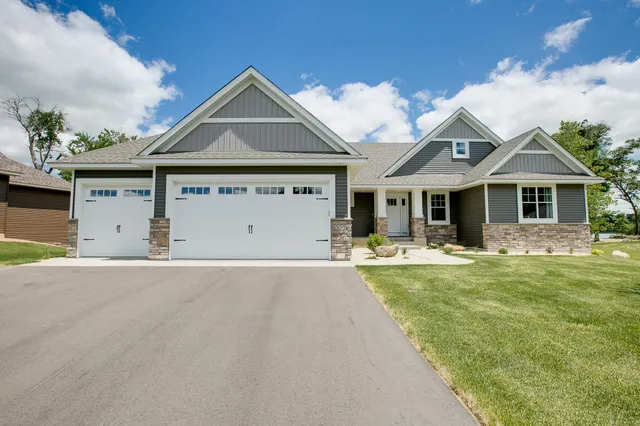 $799,900 | 26433 Hunter Avenue, Wyoming, MN 55092