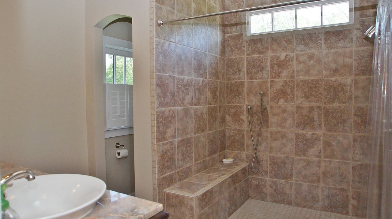7554 Old Mill Road Roanoke, VA 24018 - Photo 15 of 25 Master Bath/ huge tile shower