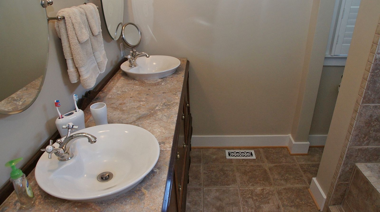 7554 Old Mill Road Roanoke, VA 24018 - Photo 16 of 25 Master Bath