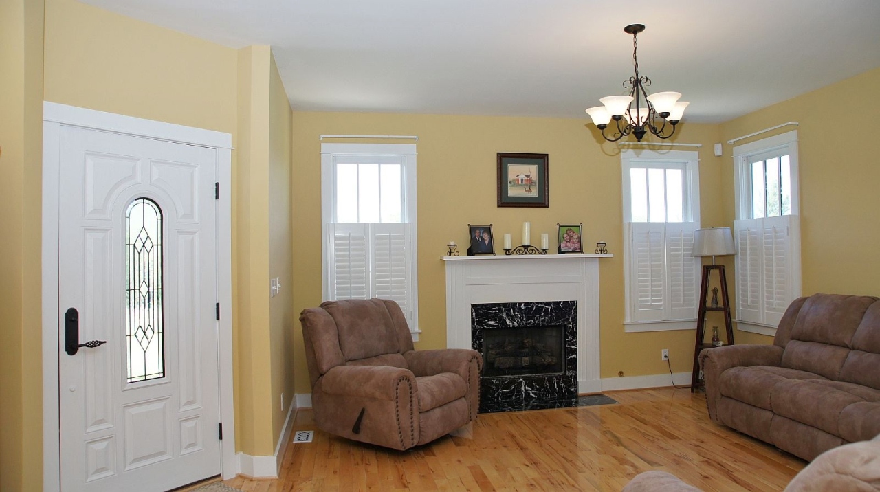 7554 Old Mill Road Roanoke, VA 24018 - Photo 8 of 25 Entry/Living Room