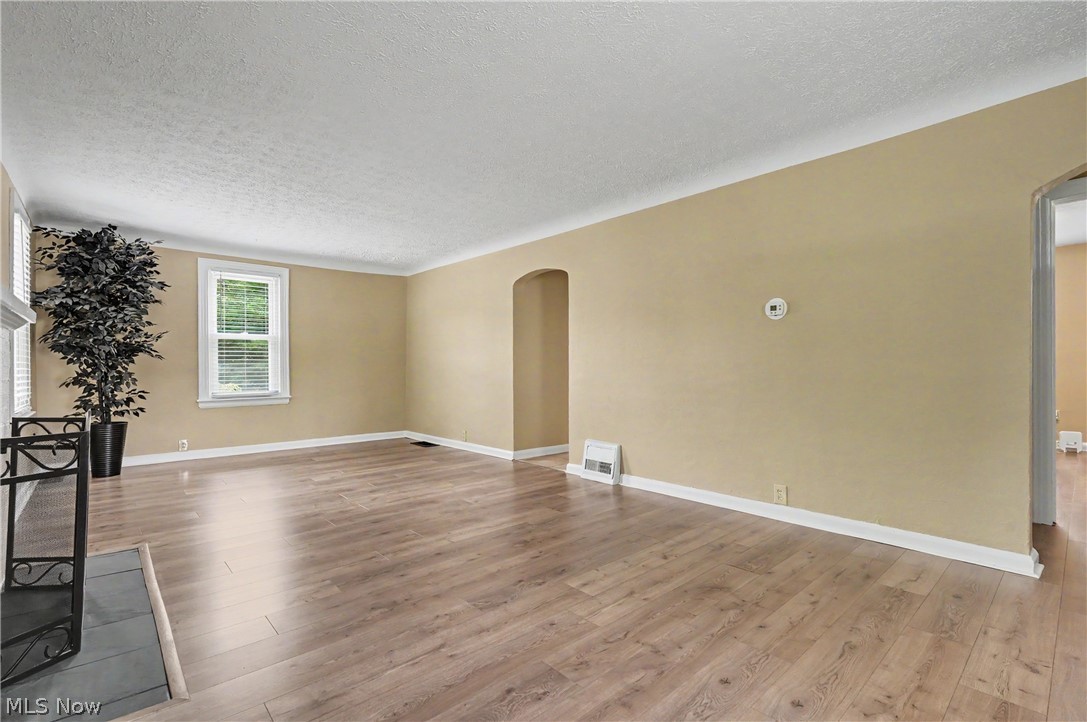6341 Clingan Road Youngstown, OH 44514 - Photo 7 of 35