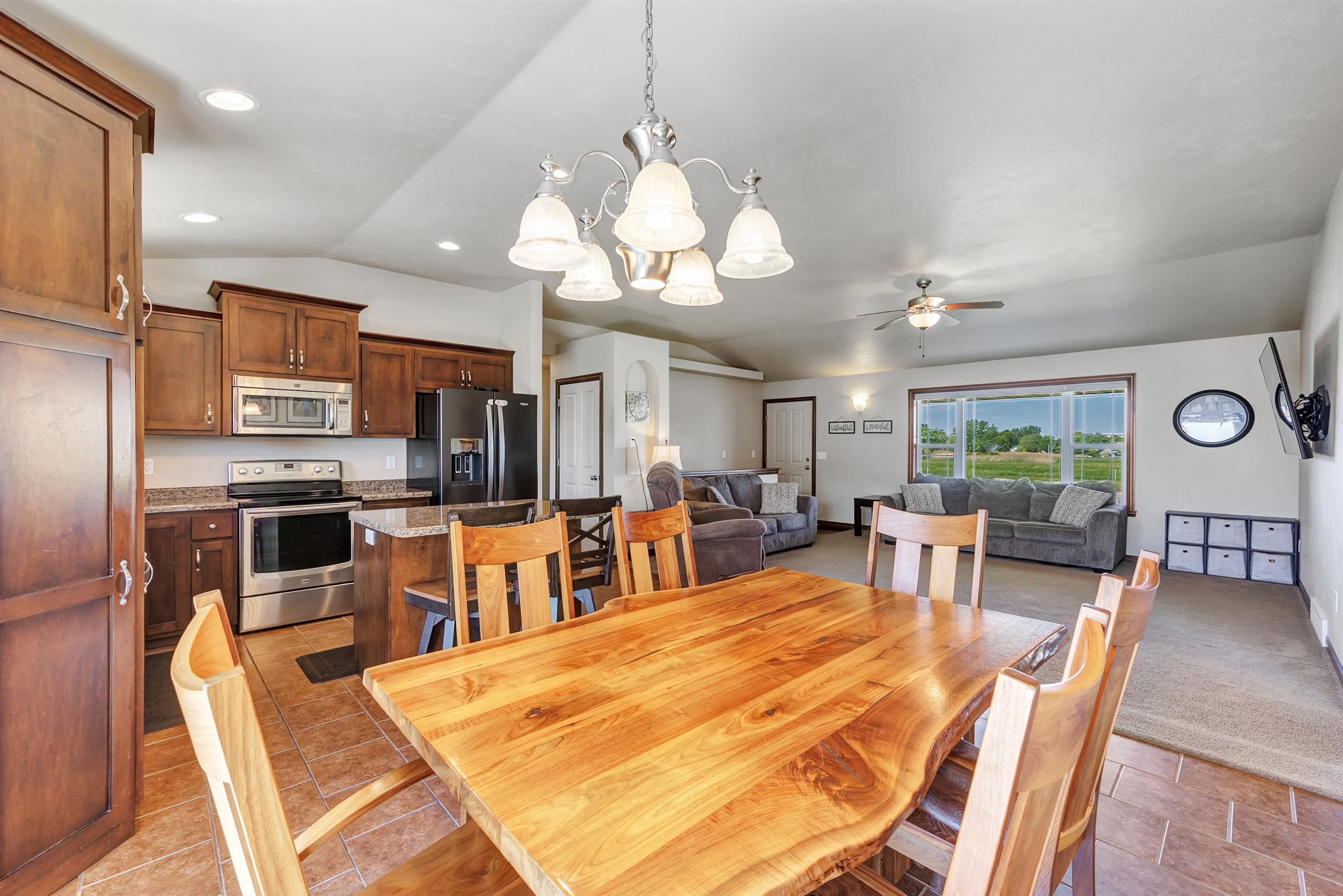 1659 Ontario Road Green Bay, WI 54311 - Photo 7 of 37