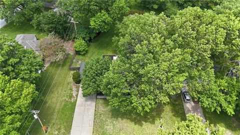 $425,000 | 1216 West 97th Street, Kansas City, MO 64114