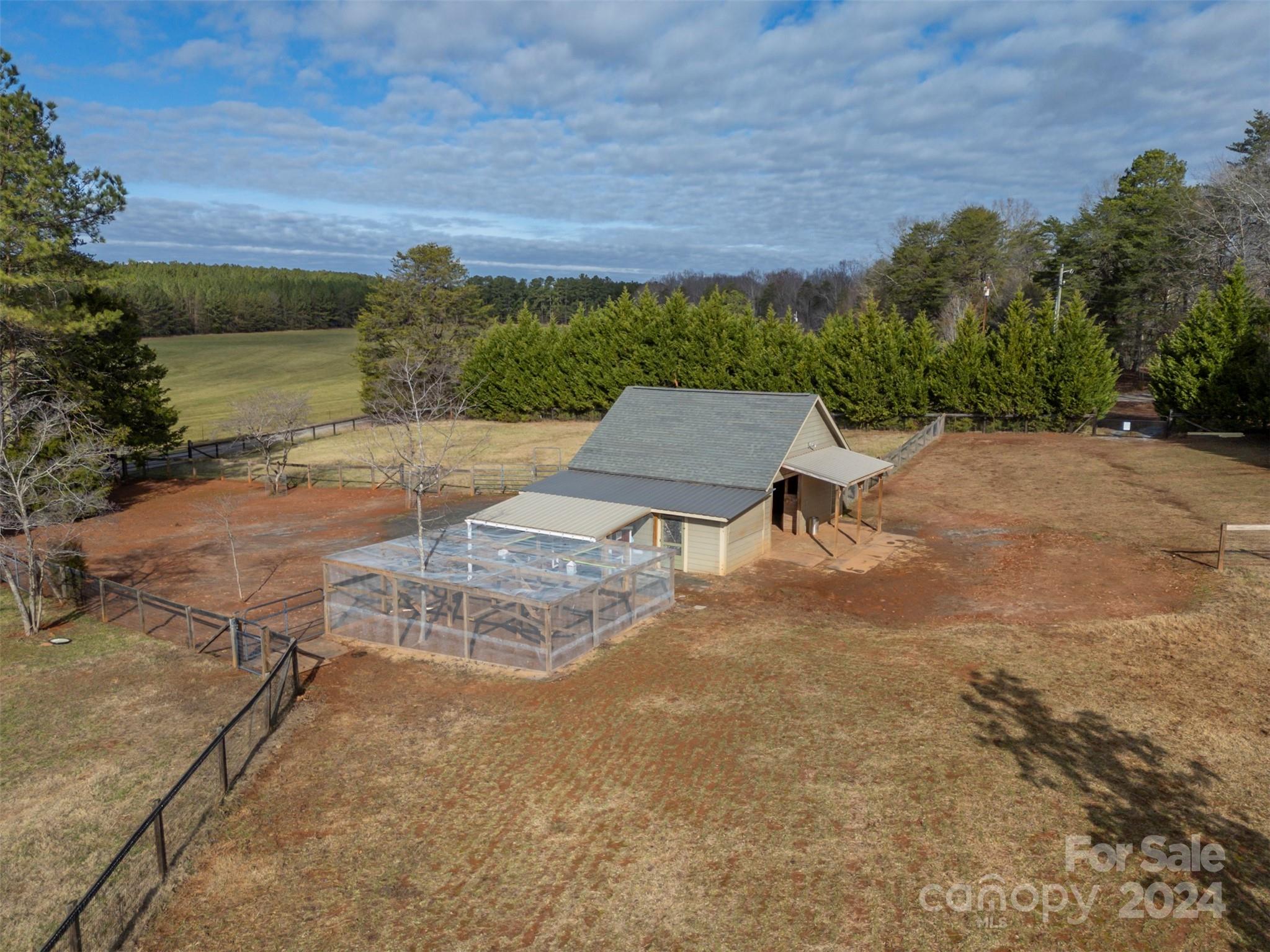 577 Edwards Road Columbus, NC 28722 - Photo 29 of 34 a backyard of a house with table and chairs