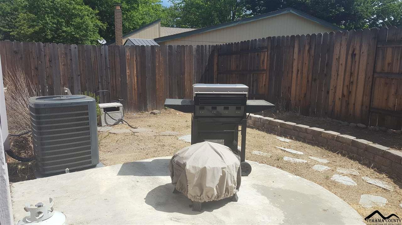 11040 Hillcrest Road, Unit 11040 HIRSCHFELD WAY RAN Rancho Cordova, CA 95670 - Photo 15 of 37