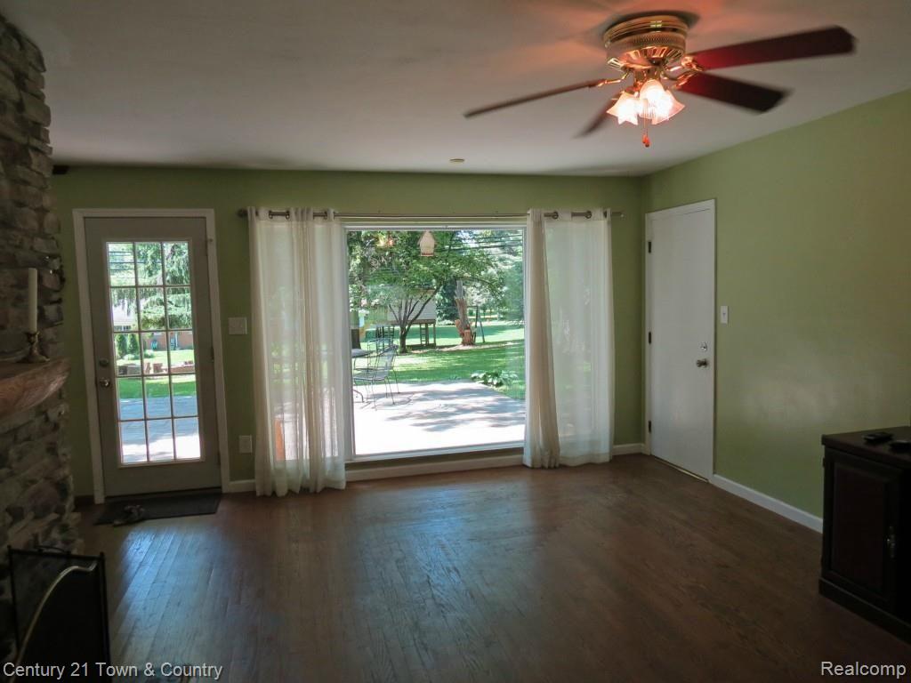2325 West Avon Road Rochester, MI 48309 - Photo 17 of 34 famrm_view.jpg
