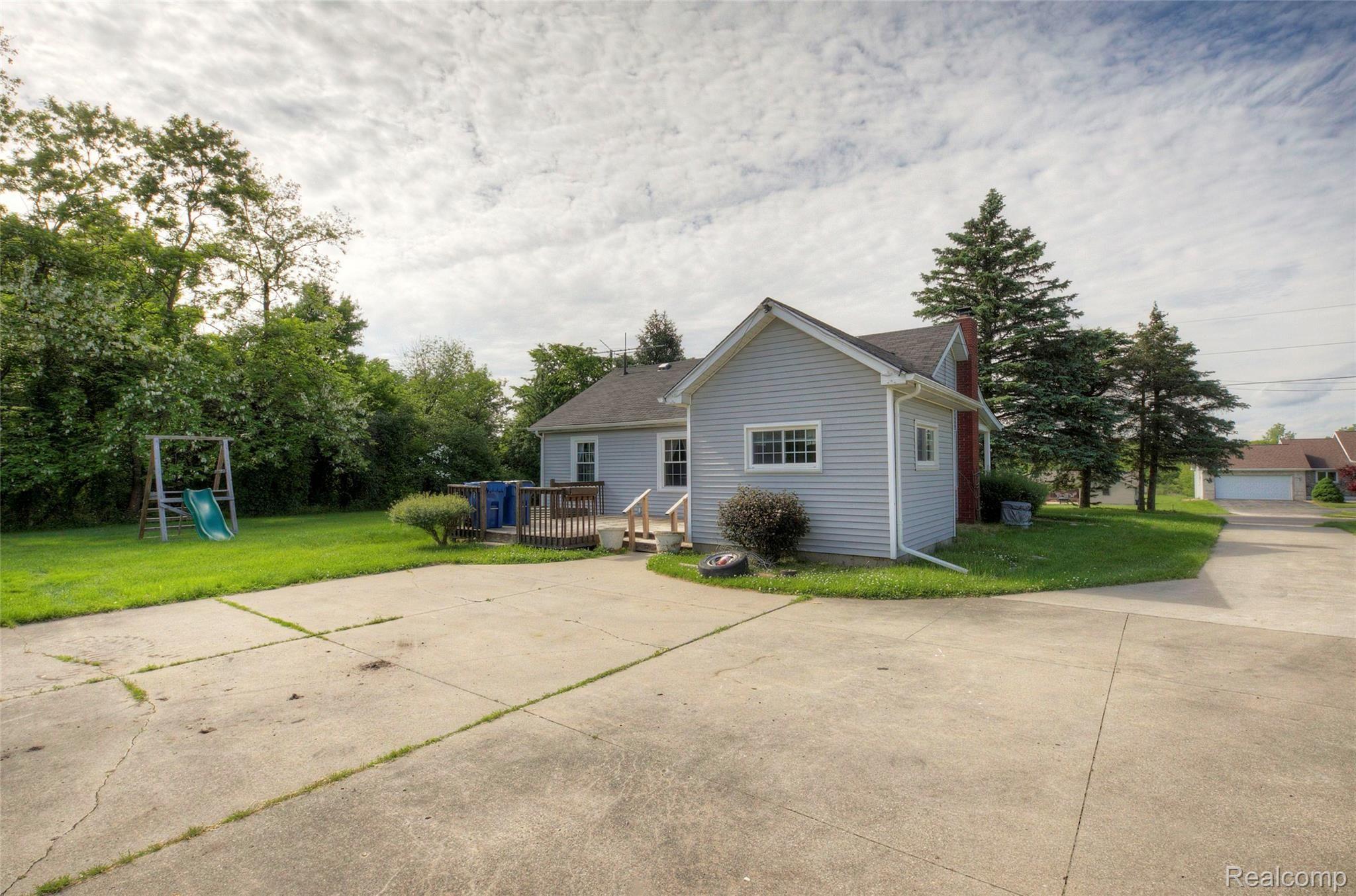 6527 Baldwin Road Swartz Creek, MI 48473 - Photo 6 of 17 Back 4