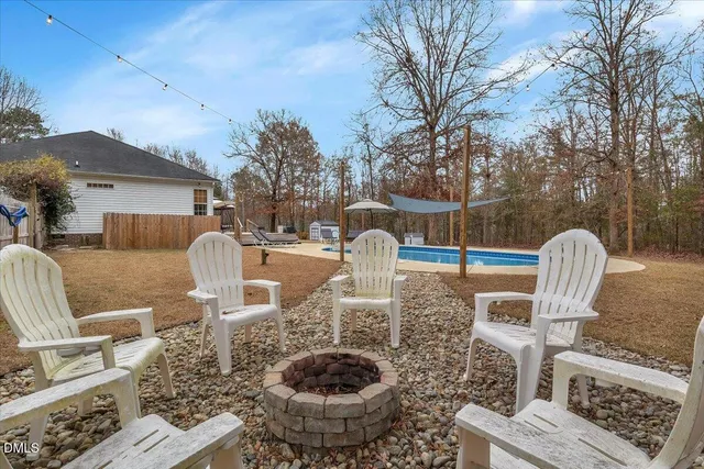 $299,998 | 188 Scarlet Oak Drive, Raeford, NC 28376