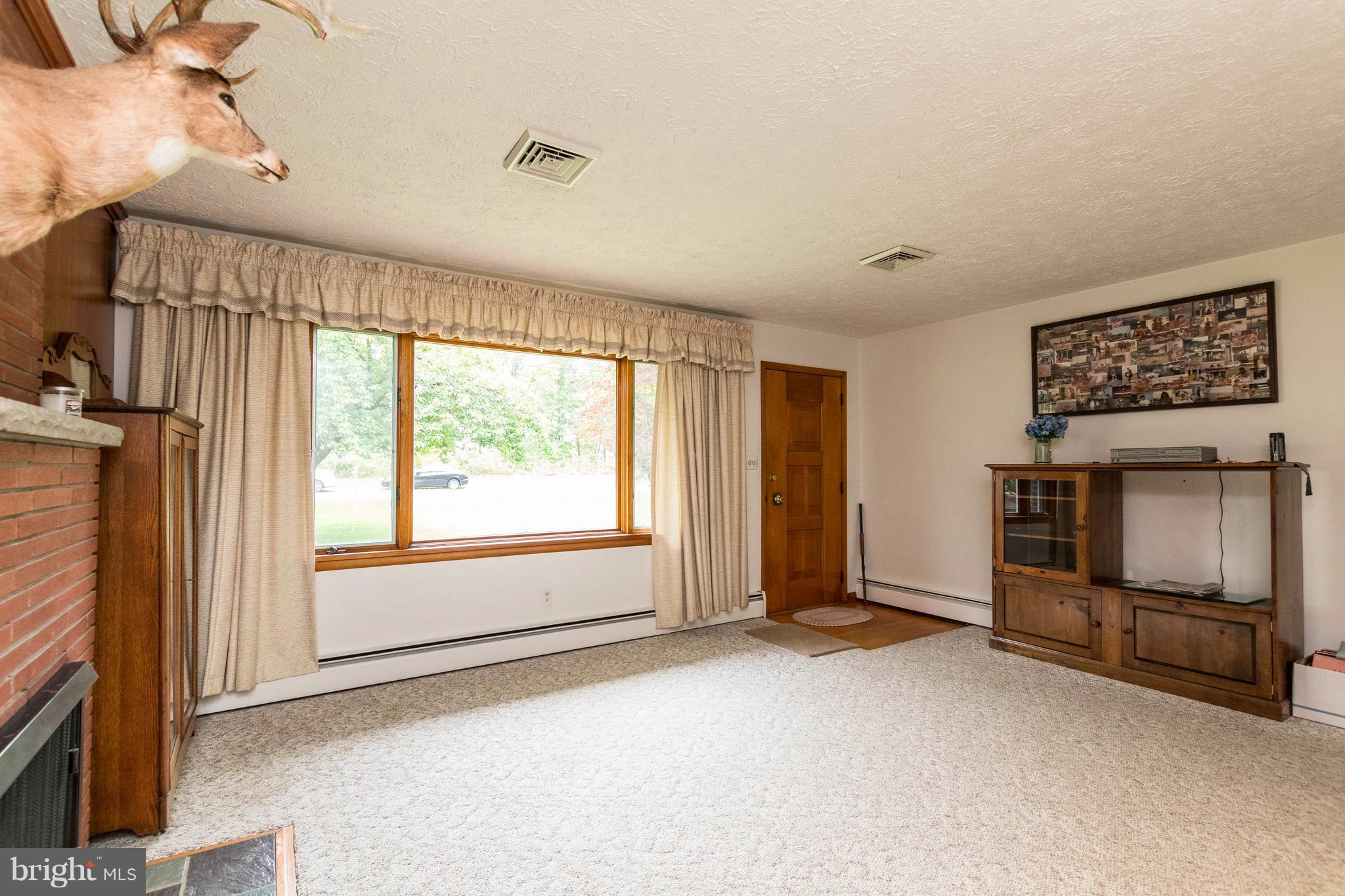 1413 Creswell Road Aberdeen, MD 21001 - Photo 8 of 30 Living Room