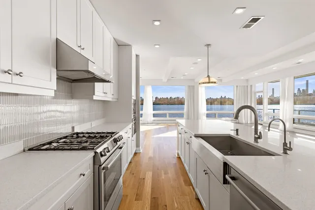 $2,975,000 | 9 Somerset Lane, Unit 222, Edgewater, NJ 07020