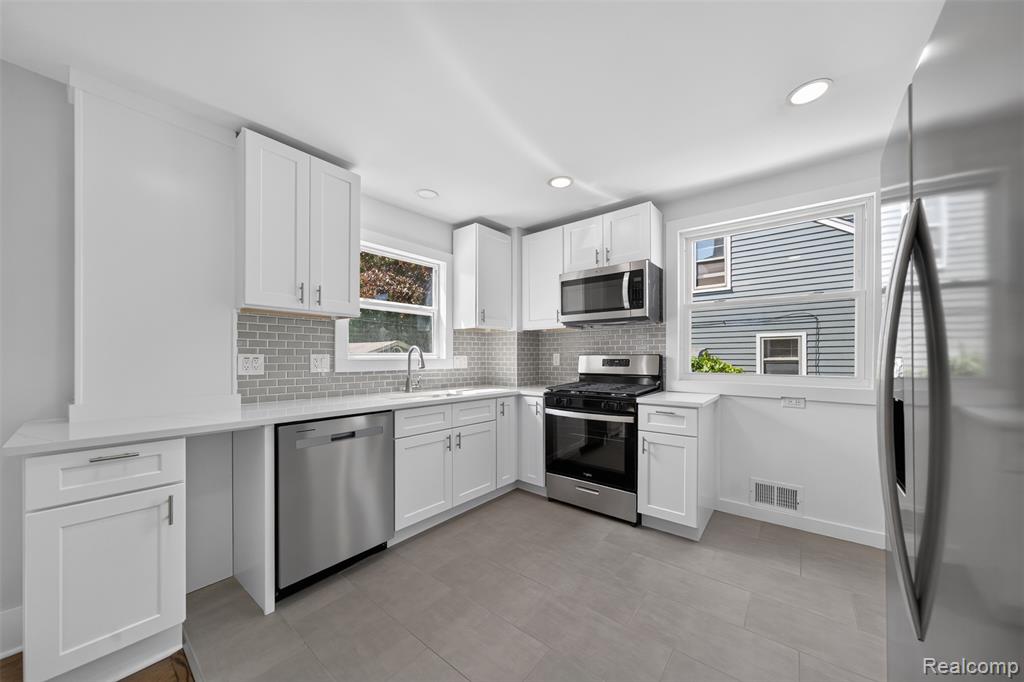 761 Columbia Road Berkley, MI 48072 - Photo 15 of 29 Gallery Image 15