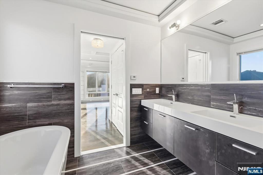 12 Orchard Street, Unit 12 Edgewater, NJ 07020 - Photo 17 of 33 a bathroom with a sink a bathtub and a mirror