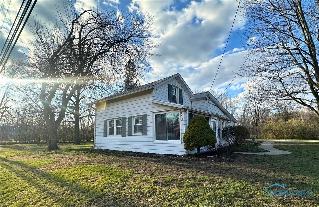 7212 Angola Road Holland, OH 43528 - Photo 4 of 45 Gallery Image 4