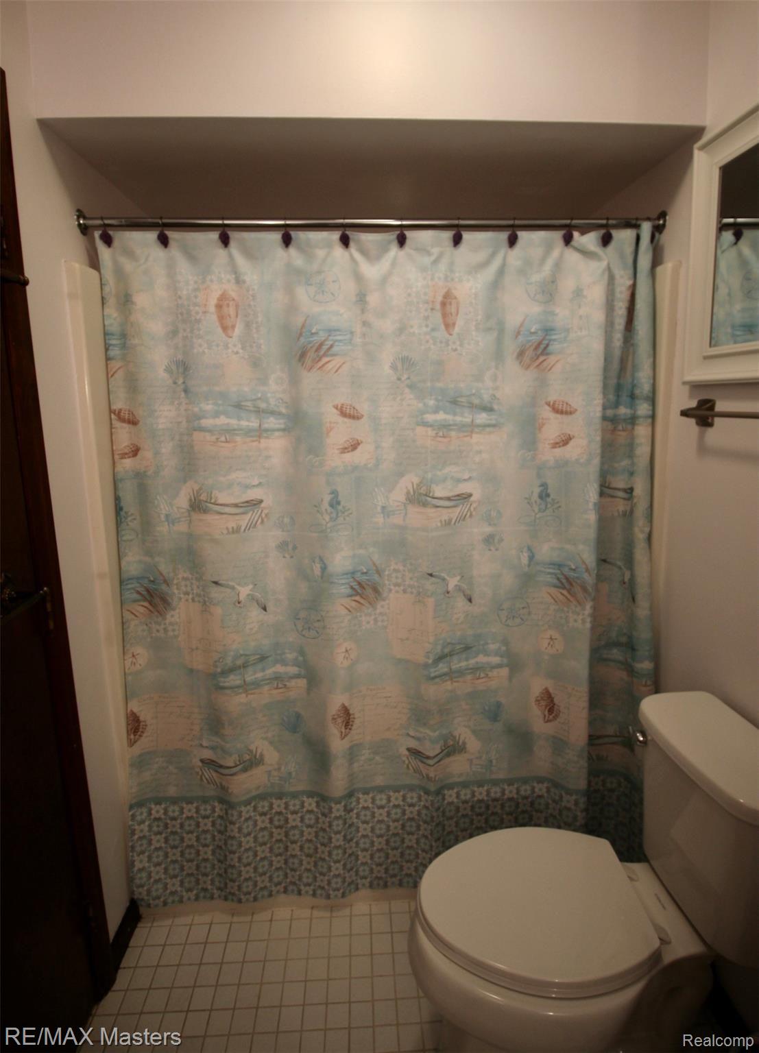 545 Ruff Drive Monroe, MI 48162 - Photo 13 of 27 2nd Full Bath and tub and shower.