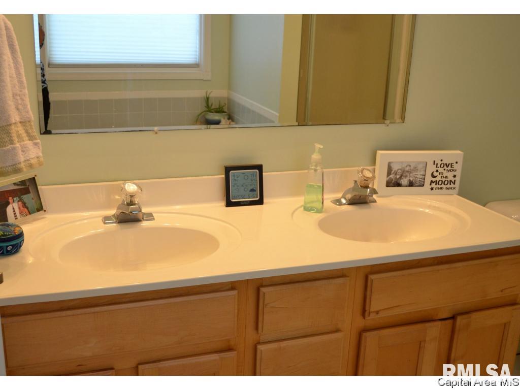 41 Royal Road Springfield, IL 62702 - Photo 13 of 36