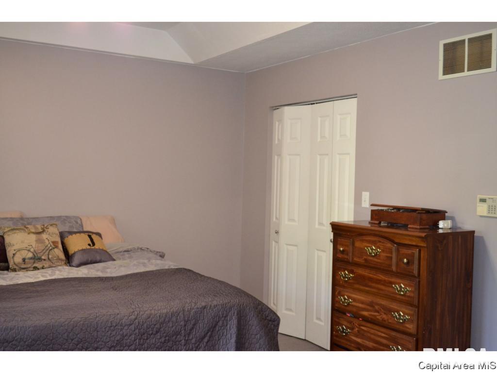 41 Royal Road Springfield, IL 62702 - Photo 9 of 36