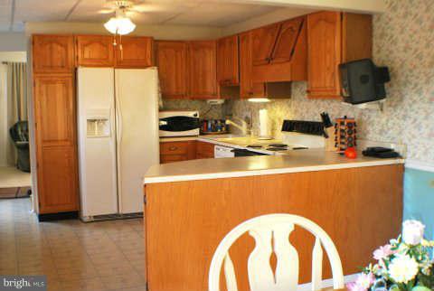 2401 Oak Manor Road Baltimore, MD 21219 - Photo 11 of 28 Kitchen