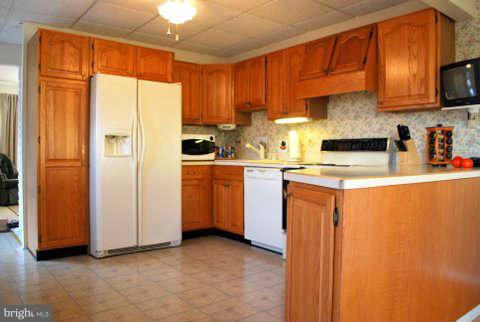2401 Oak Manor Road Baltimore, MD 21219 - Photo 12 of 28 Kitchen