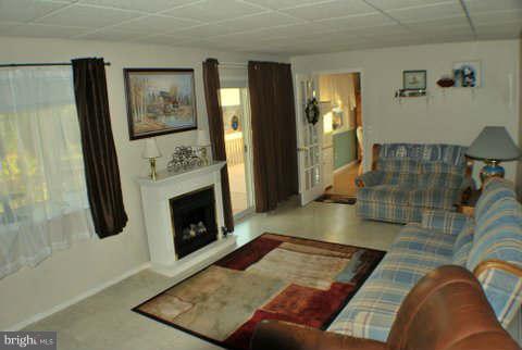 2401 Oak Manor Road Baltimore, MD 21219 - Photo 15 of 28 Family Room