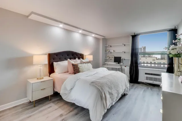 $2,900 | 1255 North Sandburg Terrace, Unit 2804, Chicago, IL 60610