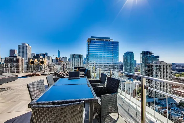 $2,900 | 1255 North Sandburg Terrace, Unit 2804, Chicago, IL 60610