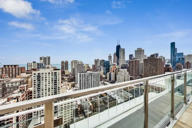 $2,900 | 1255 North Sandburg Terrace, Unit 2804, Chicago, IL 60610