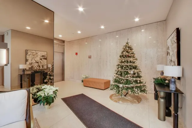 $2,900 | 1255 North Sandburg Terrace, Unit 2804, Chicago, IL 60610