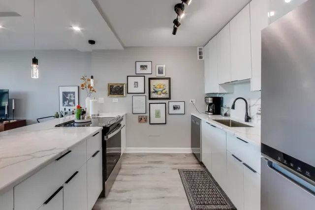 $2,900 | 1255 North Sandburg Terrace, Unit 2804, Chicago, IL 60610