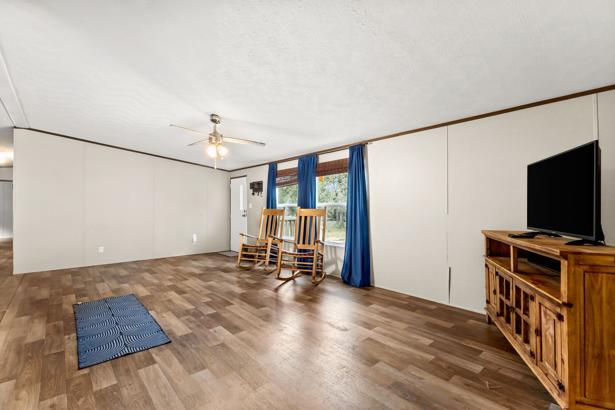 161 High Point Ridge Seguin, TX 78155 - Photo 6 of 23 Large Living area