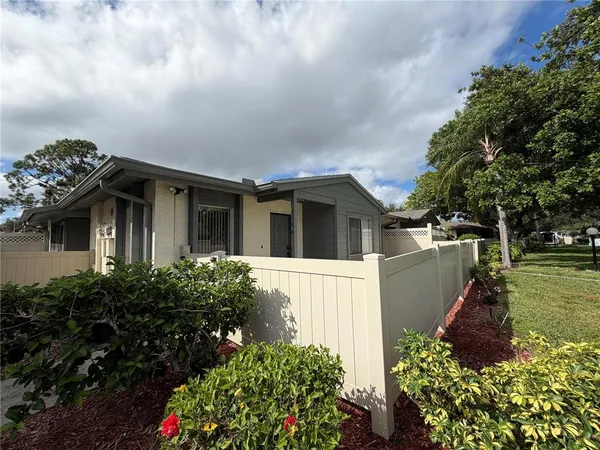 $1,900 | 2606 29th Avenue West, Unit 12, Bradenton, FL 34205