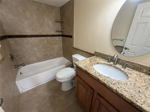 $1,900 | 2606 29th Avenue West, Unit 12, Bradenton, FL 34205