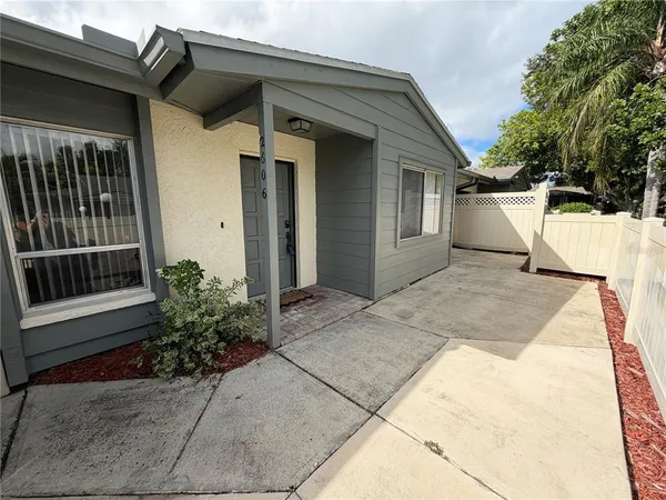 $1,900 | 2606 29th Avenue West, Unit 12, Bradenton, FL 34205