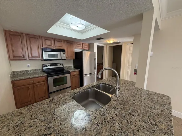 $1,900 | 2606 29th Avenue West, Unit 12, Bradenton, FL 34205