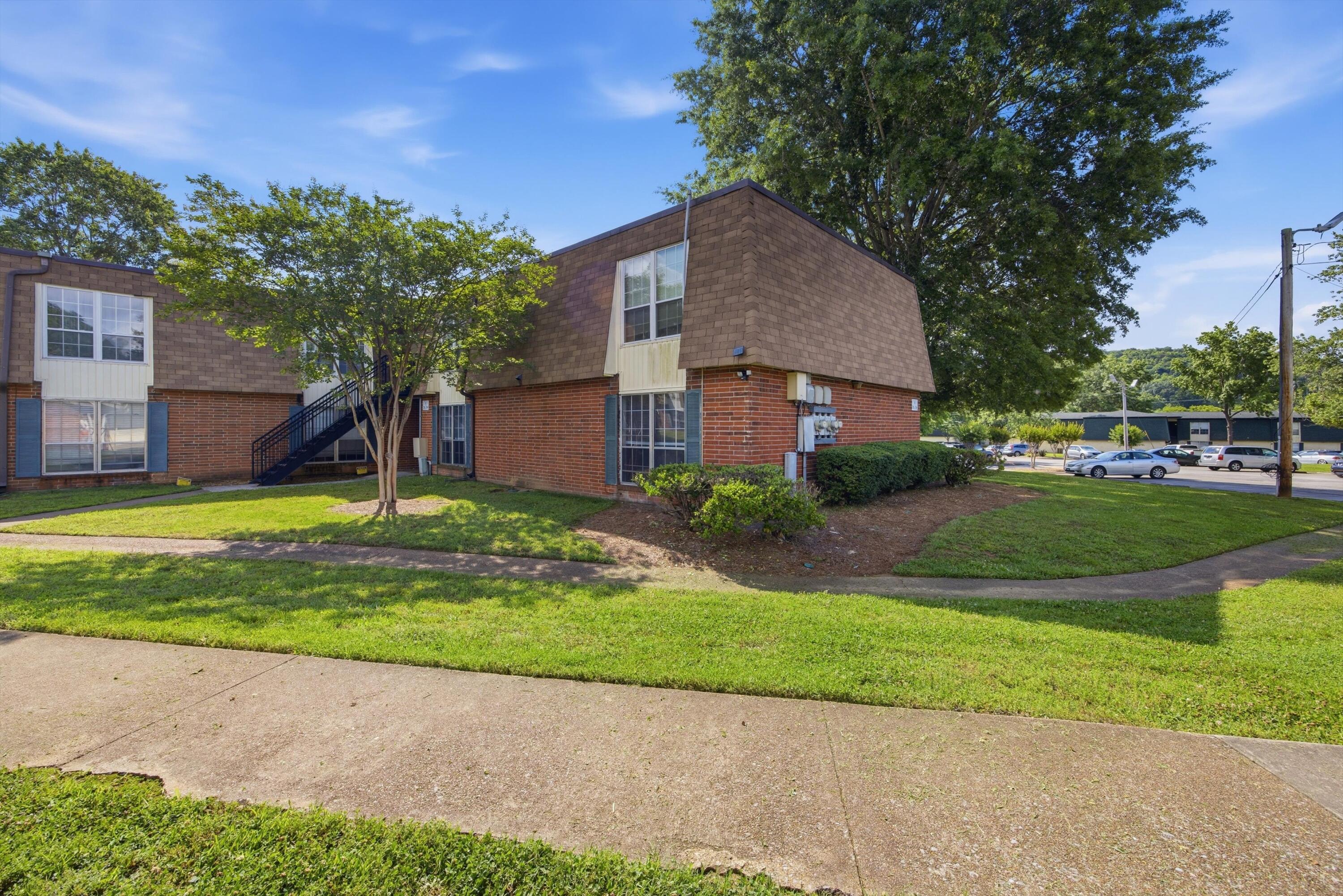 900 Mountain Creek Road, Unit Q264 Chattanooga, TN 37405 - Photo 2 of 23 02-900MtnCreekRd-AptQ264-18