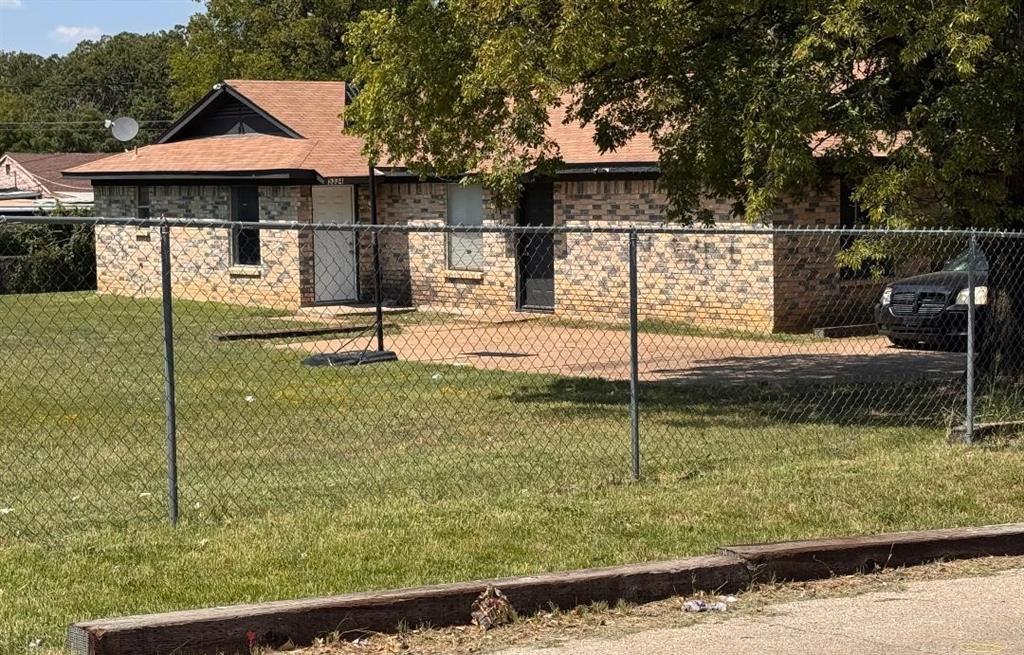 5336 Flamingo Road Fort Worth, TX 76119 - Photo 2 of 12