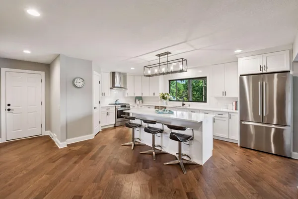 $1,790,000 | 3550 Island View Circle Northwest, Prior Lake, MN 55372