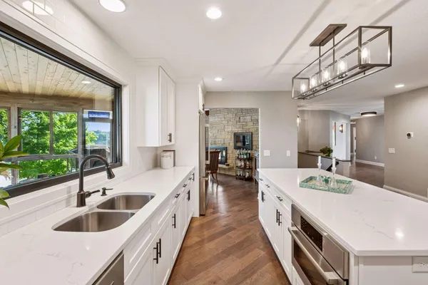 $1,790,000 | 3550 Island View Circle Northwest, Prior Lake, MN 55372