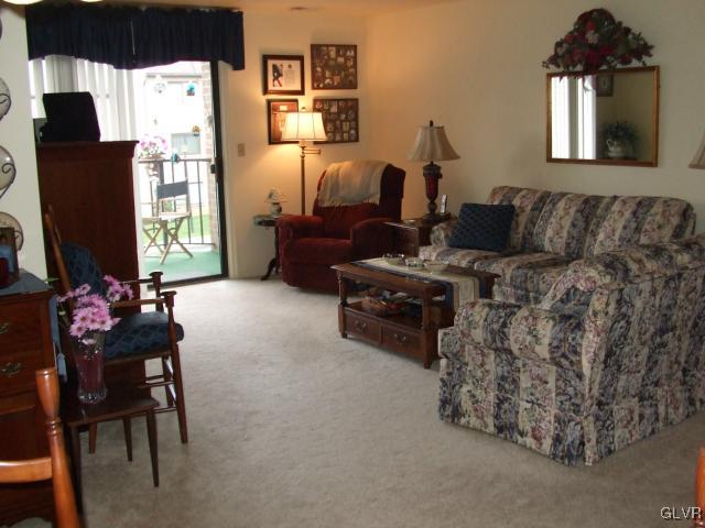 895 Cold Spring Road Allentown, PA 18103 - Photo 4 of 22 Gallery Image 4