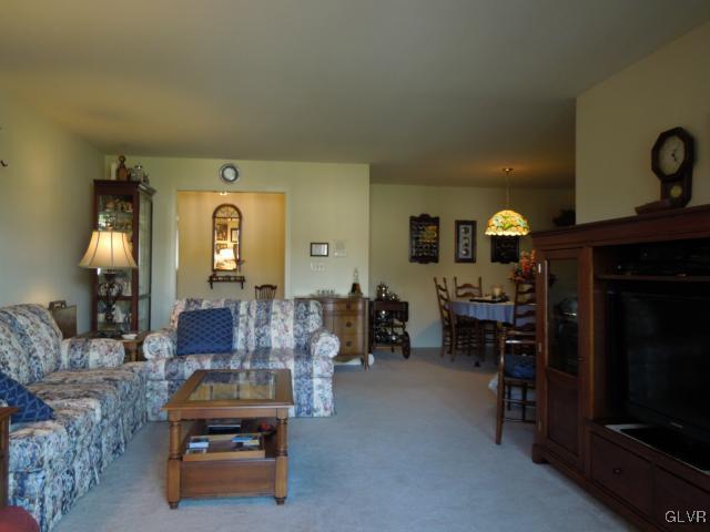895 Cold Spring Road Allentown, PA 18103 - Photo 6 of 22 Gallery Image 6