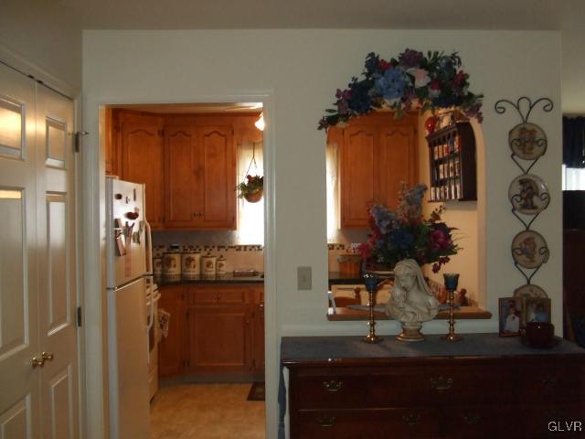 895 Cold Spring Road Allentown, PA 18103 - Photo 9 of 22 Gallery Image 9