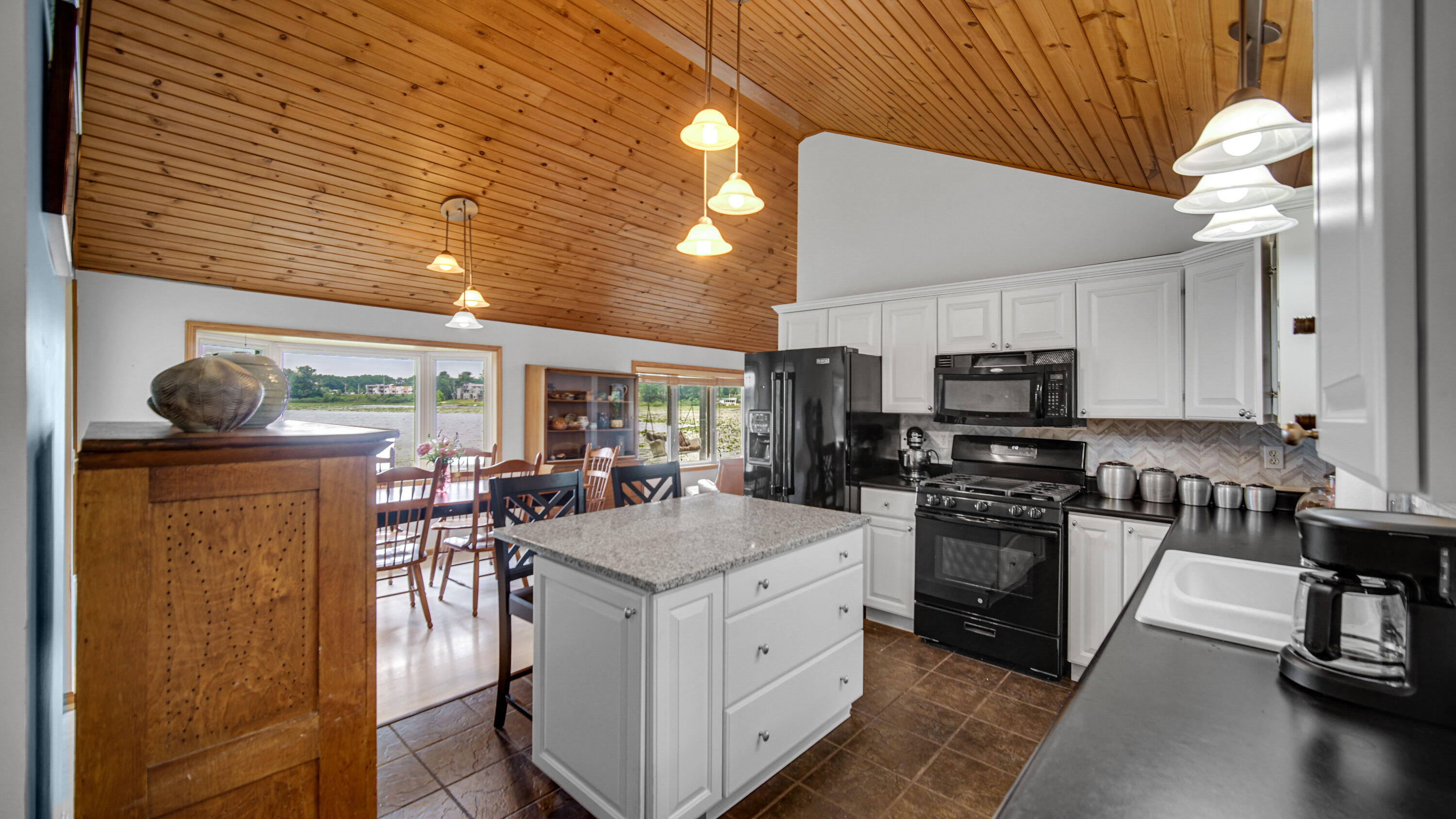 1556 West Severs Road La Porte, IN 46350 - Photo 16 of 32 3000x1688