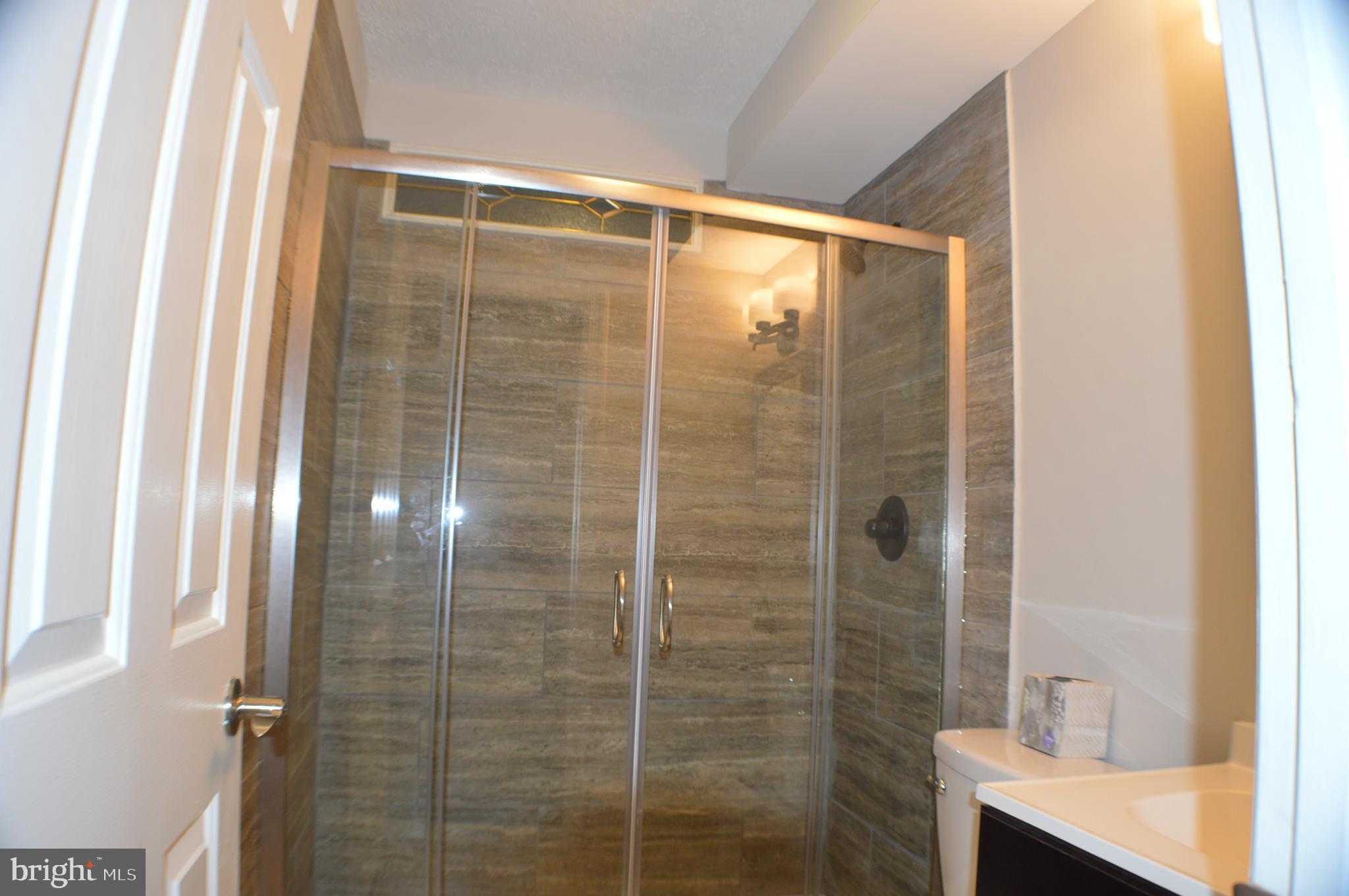 286 Riverside Drive Pasadena, MD 21122 - Photo 58 of 66 main hall bath great sliding doors on shower